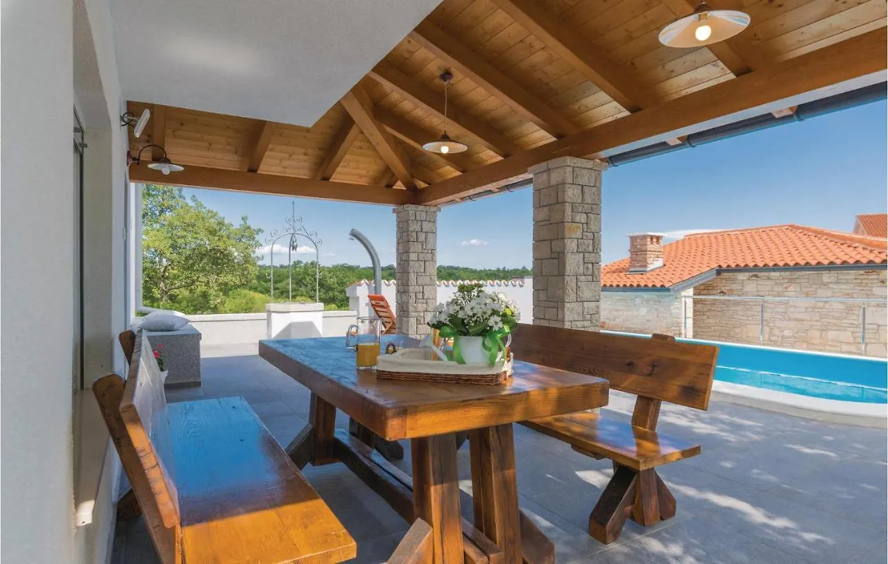 Holiday home Pet Friendly Home In Manjadvorci With Wifi