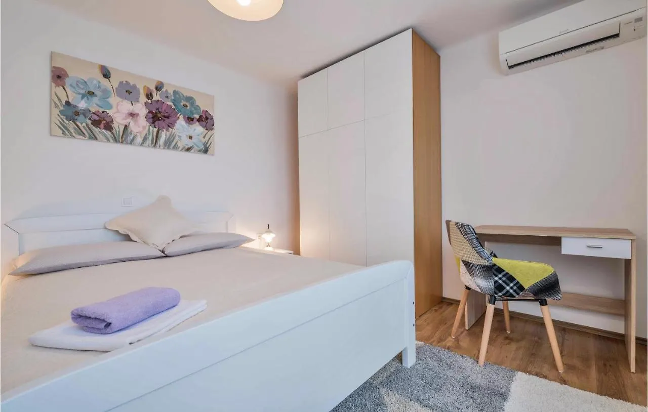 Pet Friendly Home In Manjadvorci With Wifi 0*,