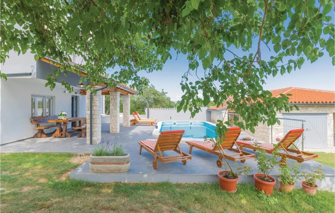 Holiday home Pet Friendly Home In Manjadvorci With Wifi
