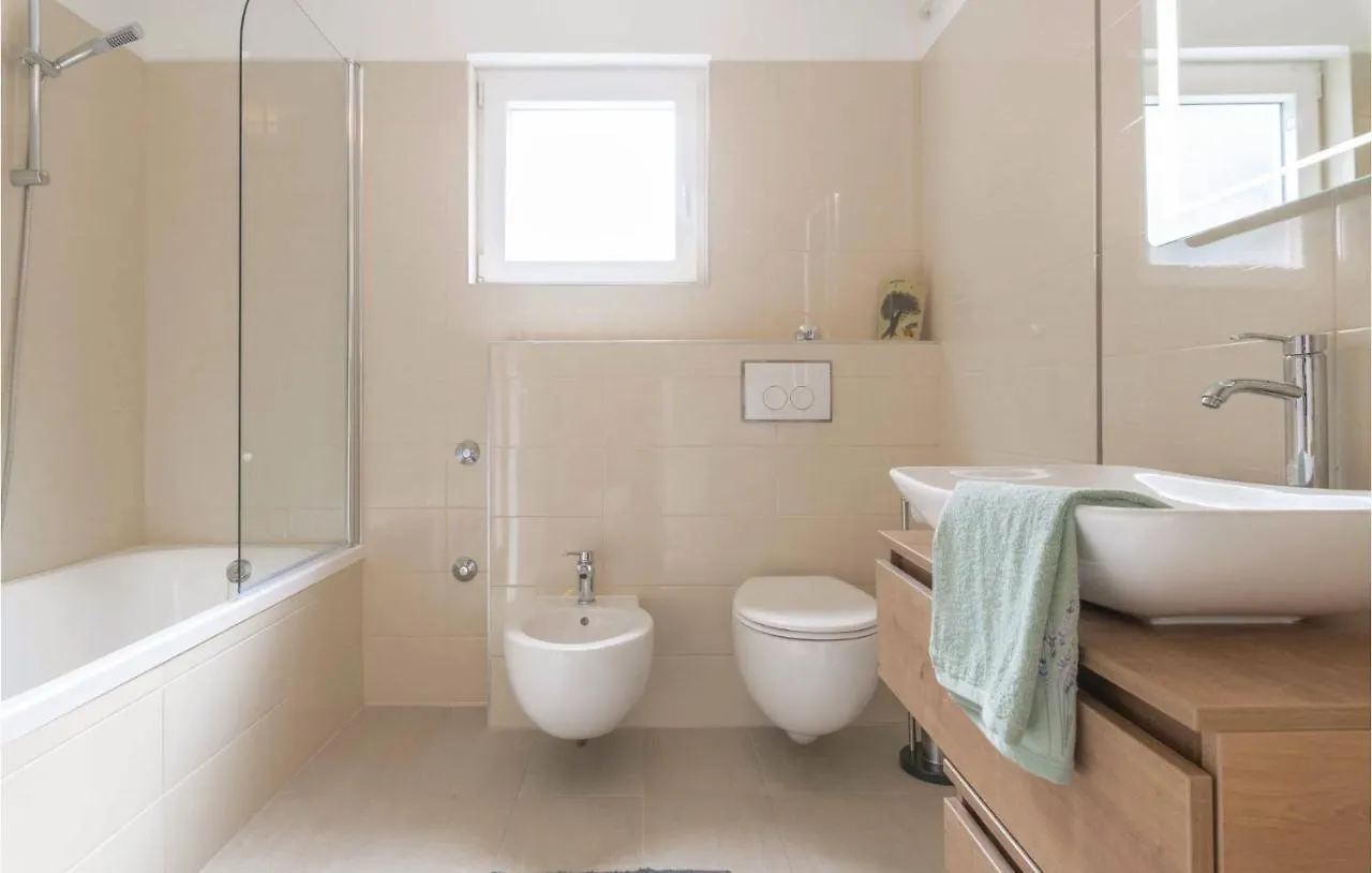 Pet Friendly Home In Manjadvorci With Wifi 0*,