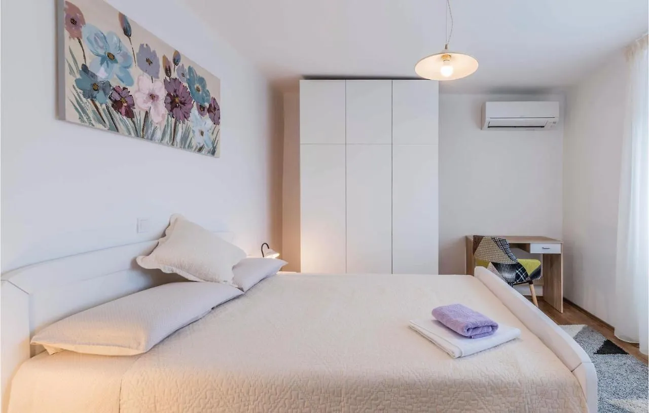 Pet Friendly Home In Manjadvorci With Wifi Holiday home