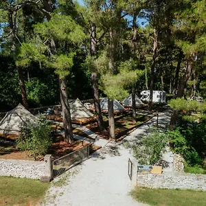 3* Gostinjska kuća Camp 'dvor' Bell Tent